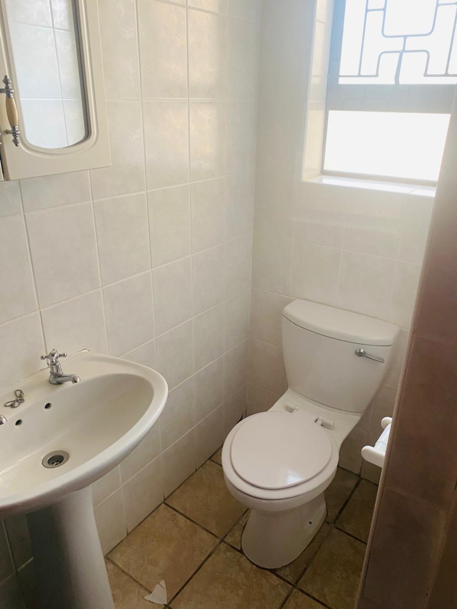 4 Bedroom Property for Sale in Summerstrand Eastern Cape